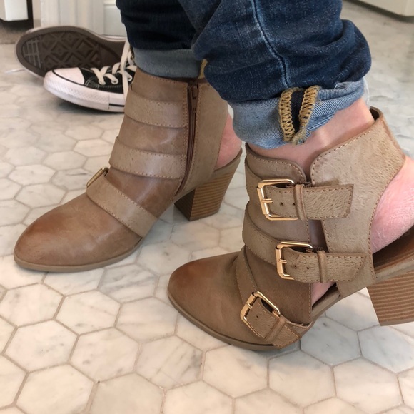Super cute Express Booties - Picture 1 of 3